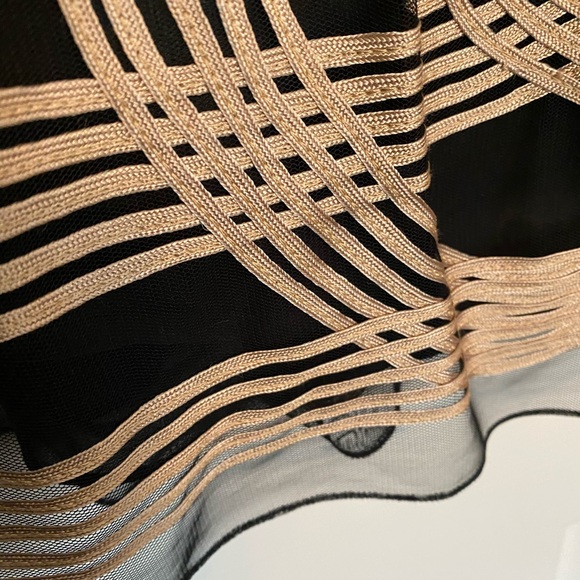 Kay Unger New York Jacket & Skirt size 6, two piece set
Gold silk jacket & skirt - Picture 12 of 14